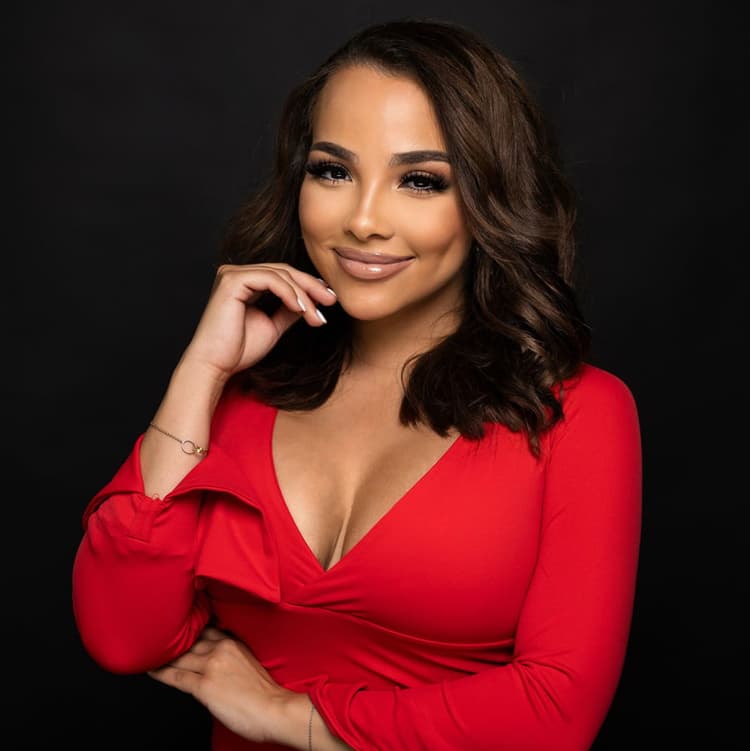 photo of agent, Perla Valenzuela