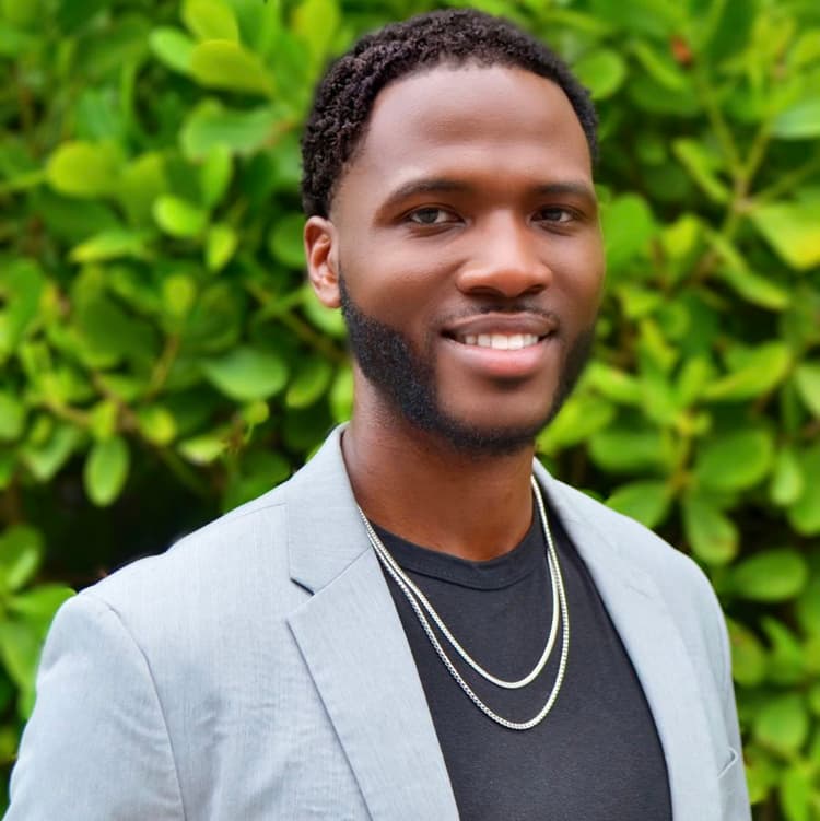 photo of agent, Deshawn Warren