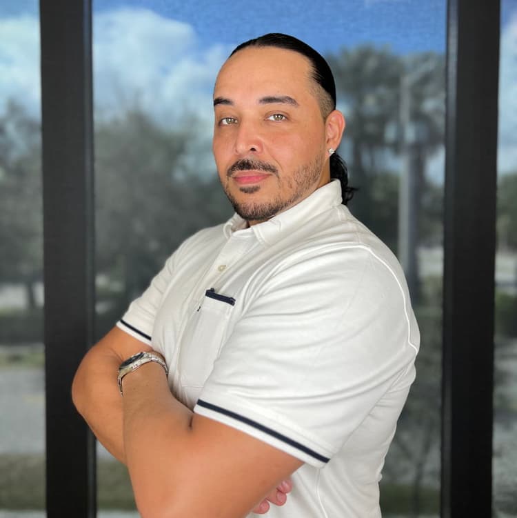 photo of agent, Adrian Giraldo