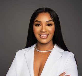Valerie Mimy headshot